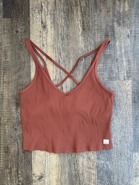 Vuori Women's Rib Crop Tank in Light Cinnamon Size L Large